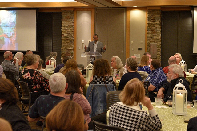 Arvind Manocha speaks to the 2023 Volunteers.